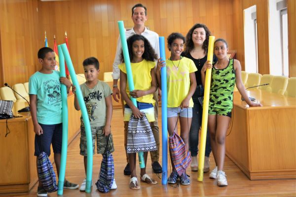 El Ayuntamiento de Elda recibe a los niños saharauis que pasan el verano en la ciudad