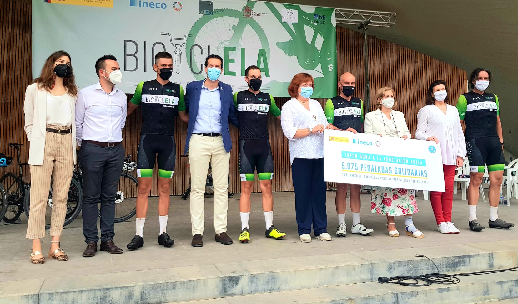 Los cuatro ciclistas del reto solidario ‘BICICLELA, pedaleando por la vida’ llegaron a Elda tras cubrir más de 400 kms desde Madrid en 19 horas