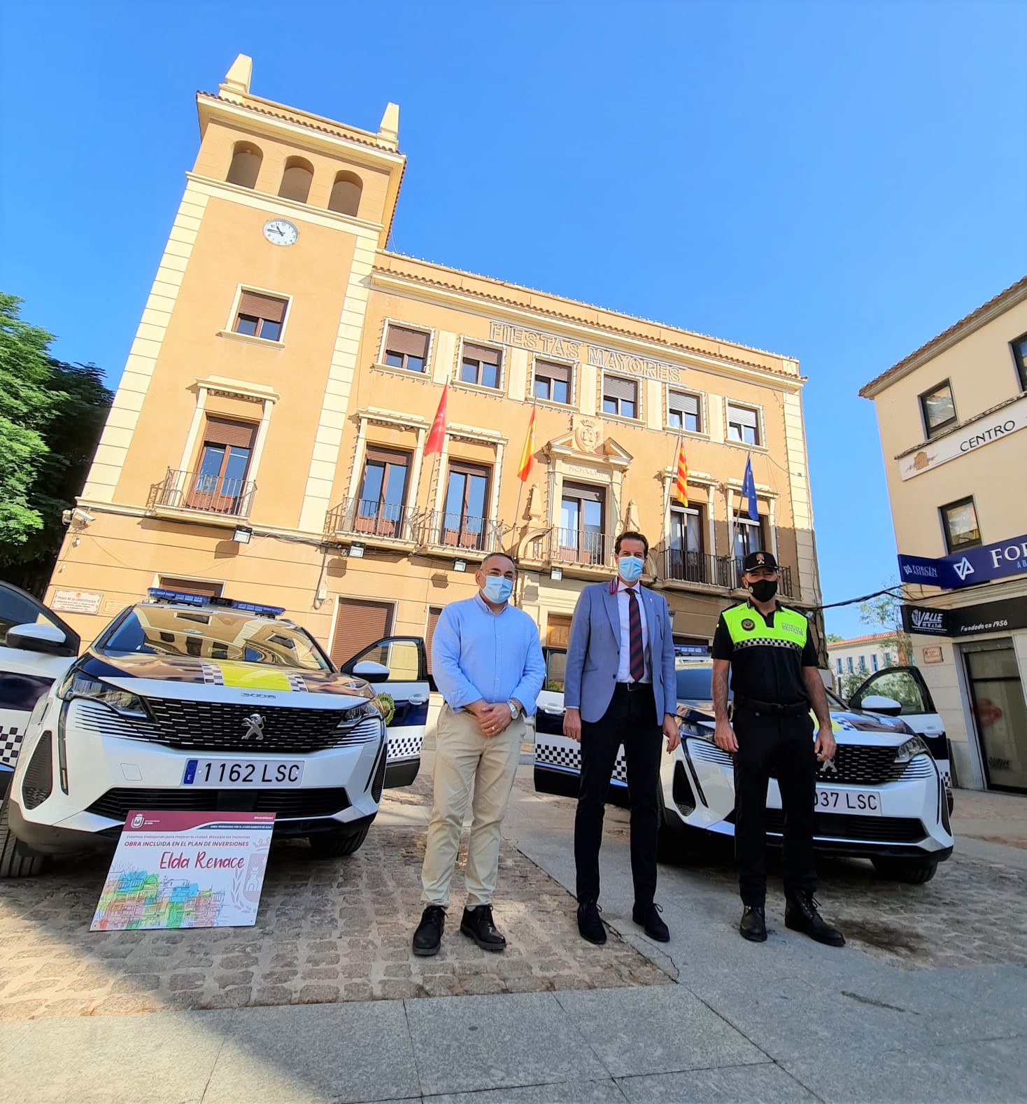 El Ayuntamiento de Elda incorpora a la flota de la Policía Local los dos primeros coches patrulla equipados con motorización híbrida