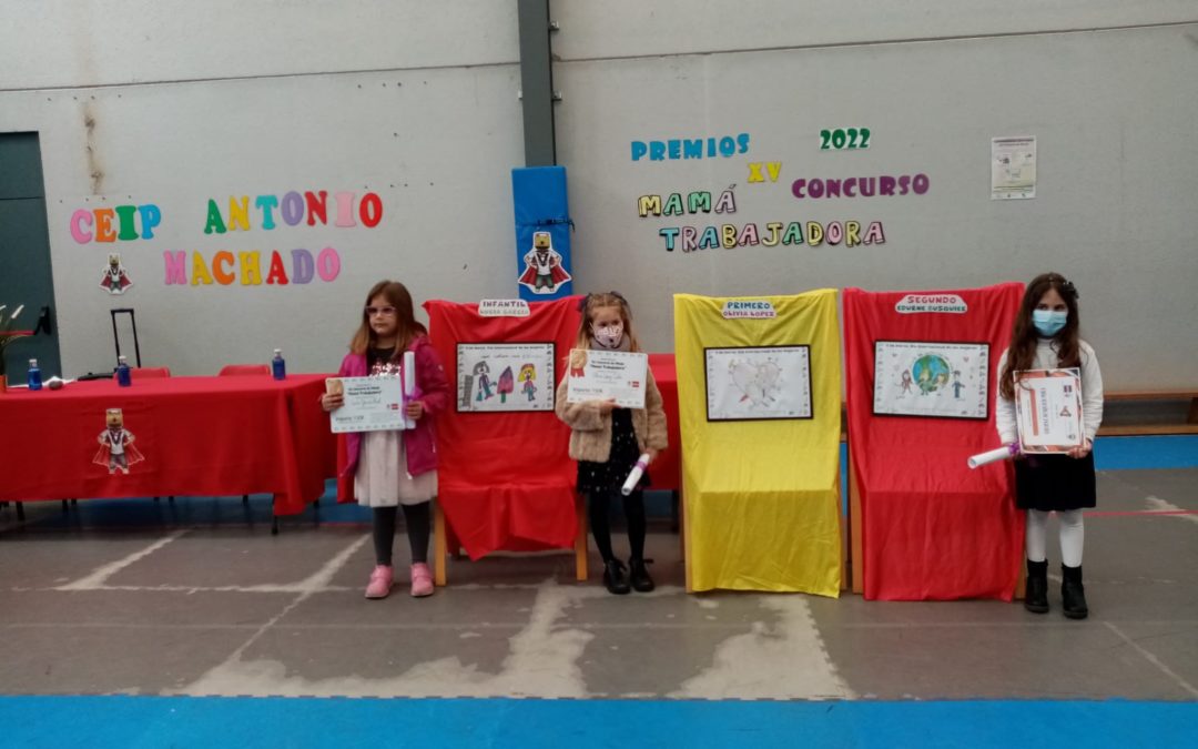 El Ayuntamiento de Elda entrega los premios del XV Concurso de Dibujo ‘Mamá Trabajadora’