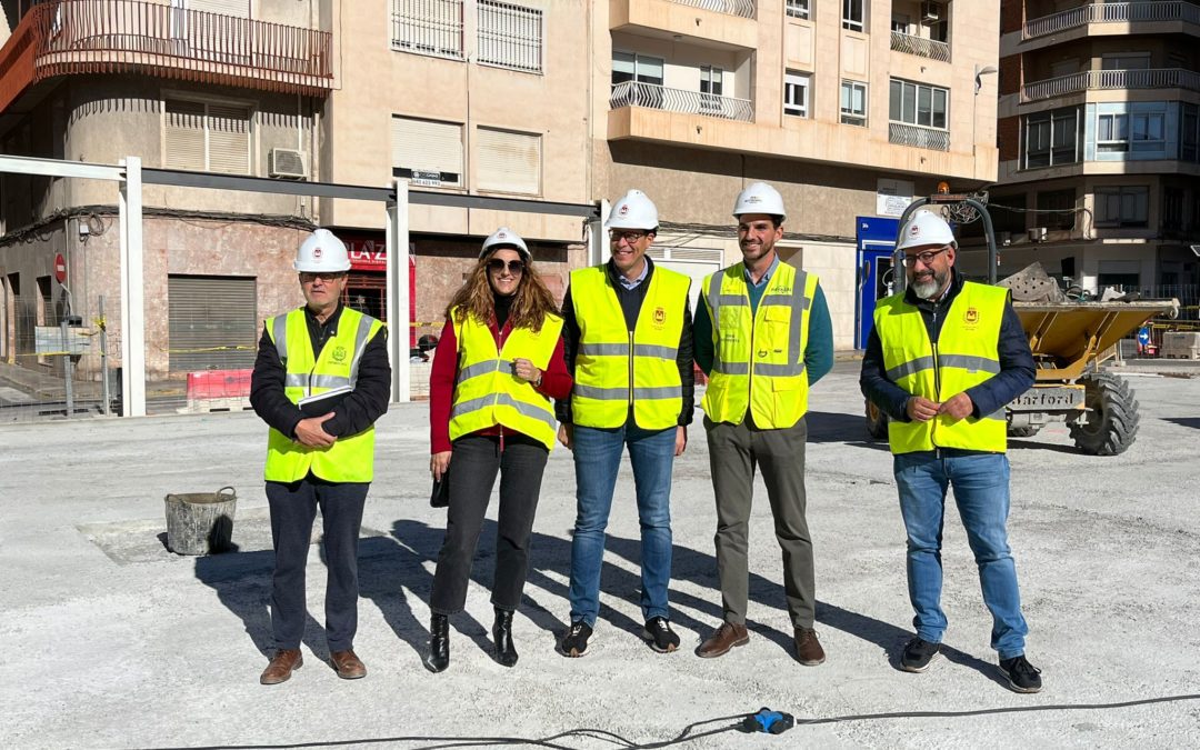 Las obras de remodelación de la Plaza del Zapatero, incluidas en el Plan Elda Renace, avanzan a buen ritmo y se mantiene el plazo de finalización para el próximo mes de marzo