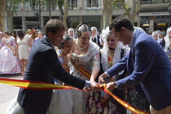 Las fallas de Elda celebran su jornada de convivencia en Xátiva con las candidatas a falleras mayores 2017