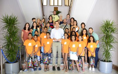 El alcalde recibe a los niños saharauis que están pasando el verano en Elda y comarca