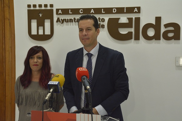 El Ayuntamiento recupera las actividades para niños en la festividad del 9 de Octubre con juegos, danzas típicas de Elda y los cabezudos