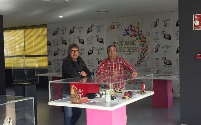 Elda se prepara para conocer a los ganadores del premio Lápiz de Oro