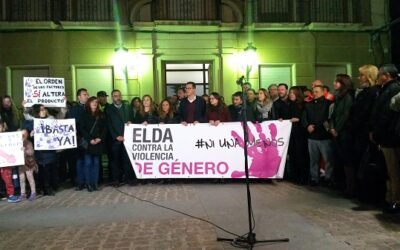 Elda guarda silencio y decreta un día de luto oficial por la muerte de Jessica, la vecina víctima de violencia de género