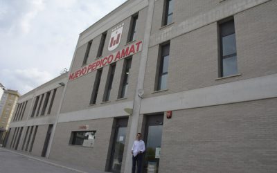 Deportes invierte 120.000 euros en la renovación integral de vestuarios y en asientos para la grada de la polideportiva de madera