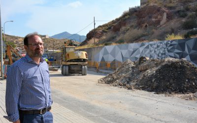 Comienzan las obras para reparar el hundimiento de la calzada en el Paseo de la Mora
