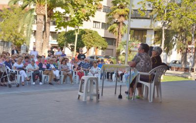 La Semana del Mayor comienza con chocolatada y teatro en la Plaza Castelar