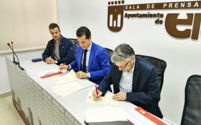 El Ayuntamiento firma un convenio con el Centro Excursionista Eldense para otorgarle una subvención de 20.000 euros