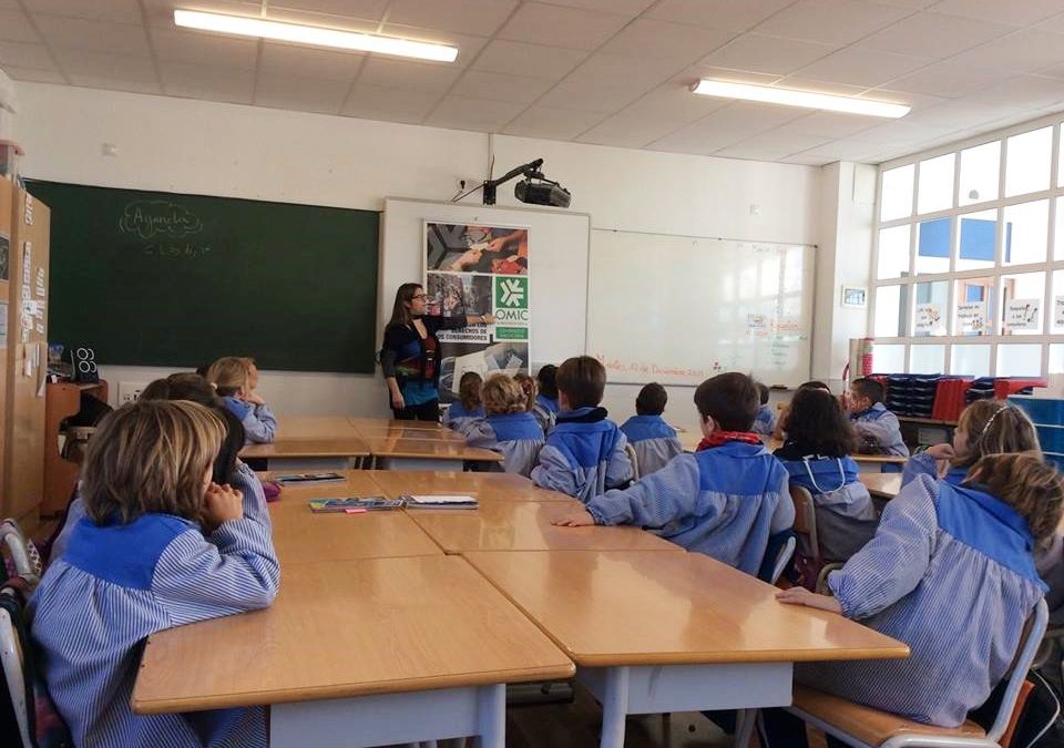 Cerca de 700 escolares participarán en los talleres de consumo responsable impartidos por la OMIC