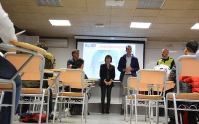 La Policía Local de Elda inicia actividades en los institutos para concienciar sobre la violencia de género entre los más jóvenes