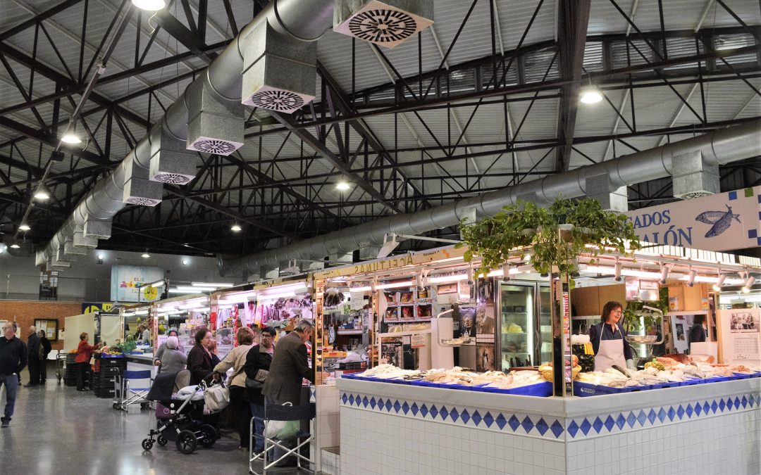 Los mercados y mercadillos de Elda abren al público durante los festivos del 6 y 8 de diciembre