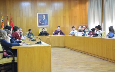 Los niños toman el control de Elda durante el pleno infantil