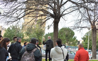 Los empleados municipales y de la contrata de jardines realizan un curso de poda para mejorar sus trabajos en las zonas verdes de Elda