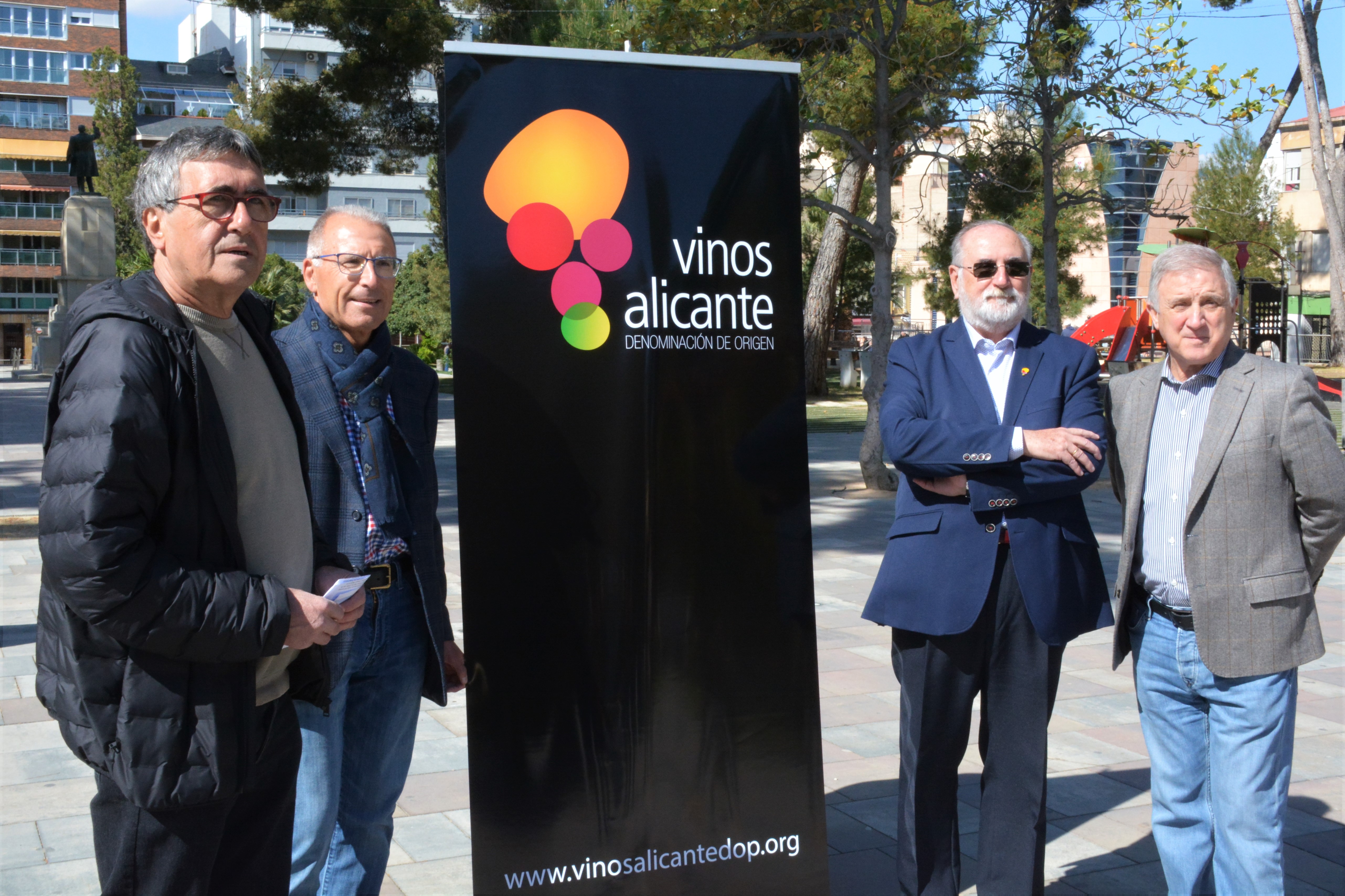 Los mejores vinos de la provincia de Alicante se citan en la Plaza Castelar de Elda