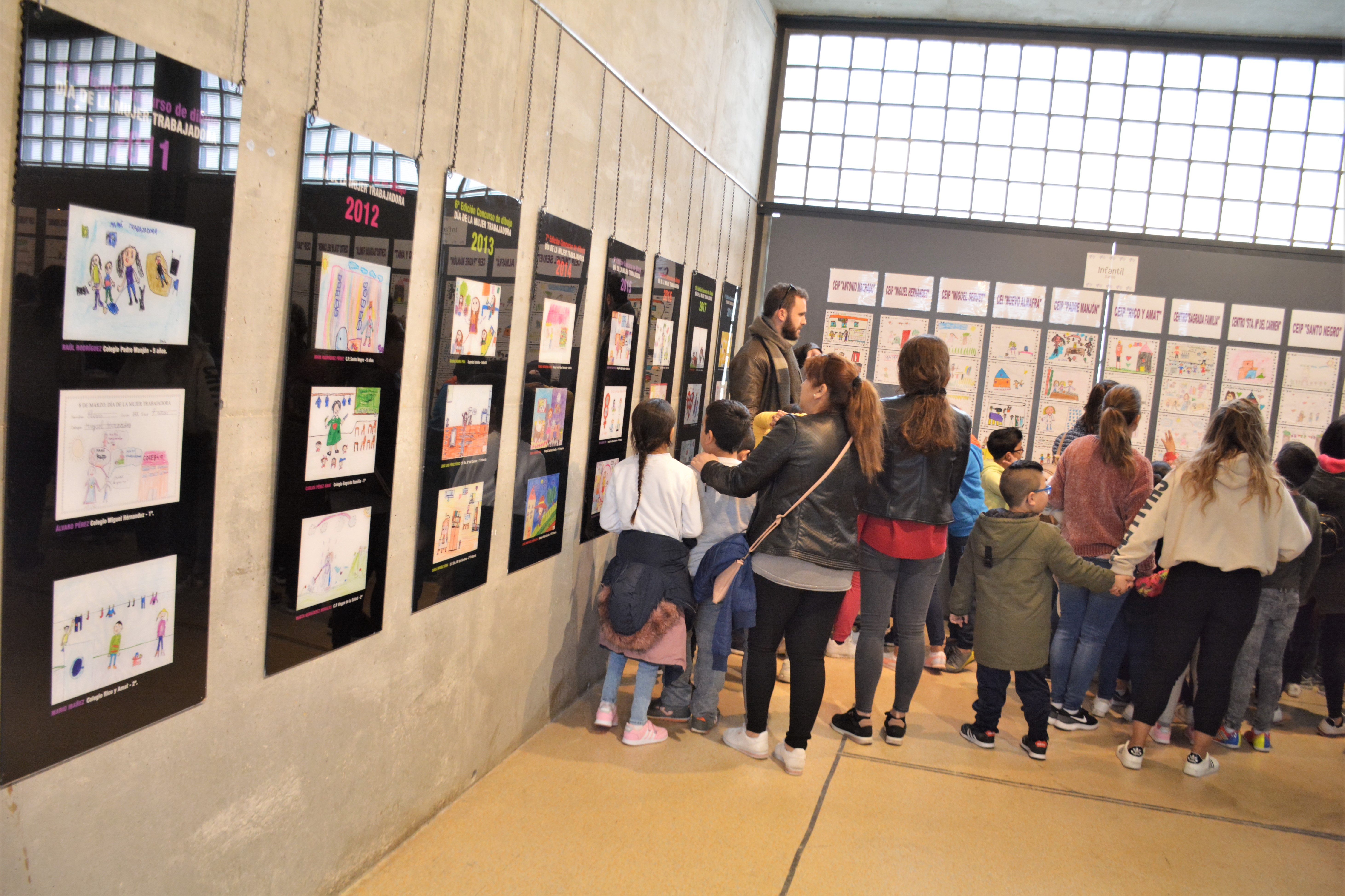 El Museo del Calzado de Elda acoge la exposición de los trabajos preseleccionados en el XII Concurso de Dibujo ‘Mamá Trabajadora’