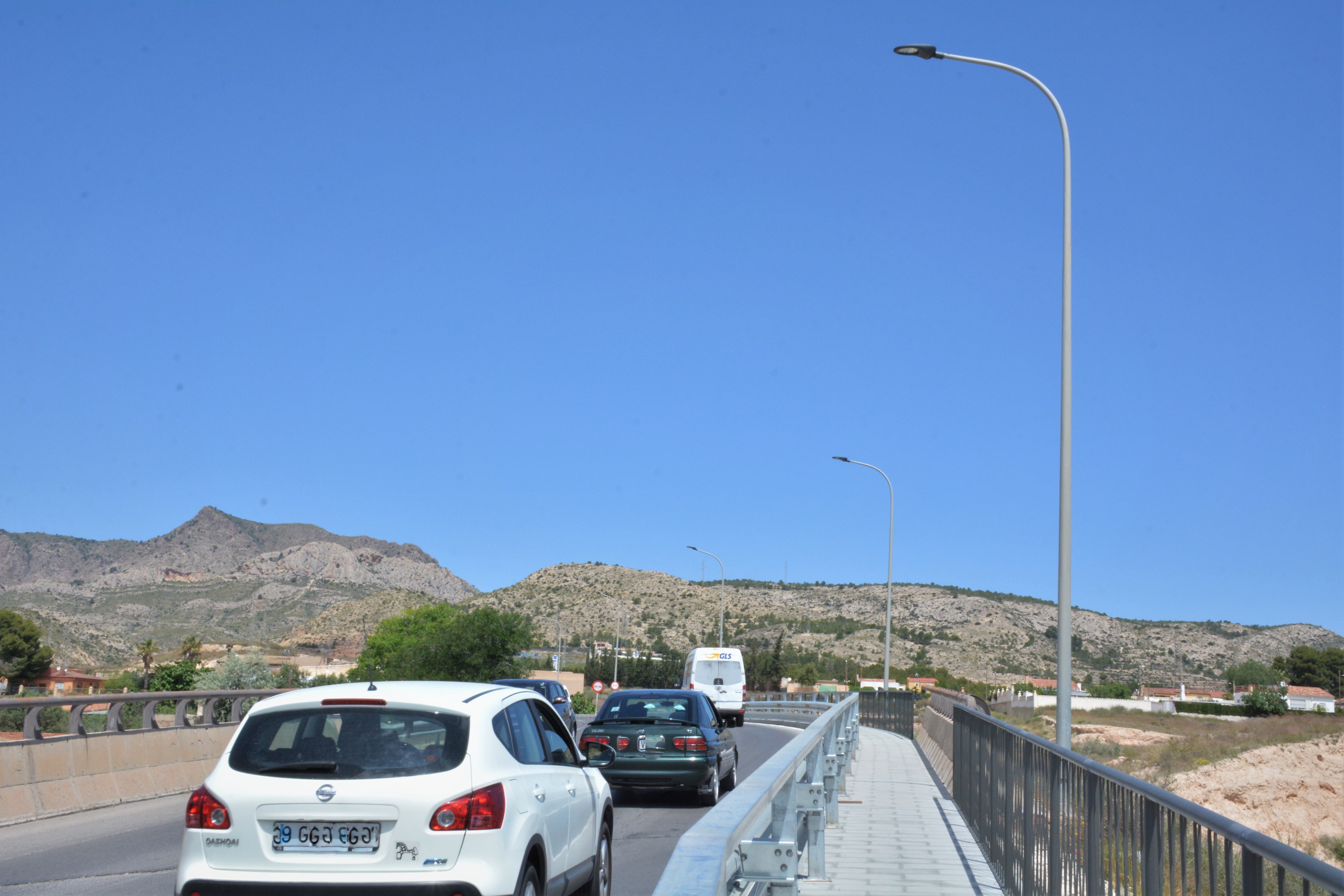 El Ayuntamiento renueva el alumbrado público de la Avenida Condes de Elda y de la calle Séneca