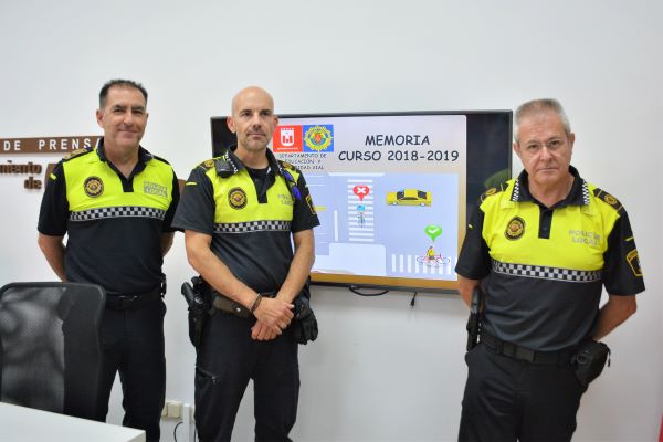 Cerca de 6.500 niños reciben formación vial y otros 3.400 en prevención del acoso escolar y micromachismos dentro de los programas de la Policía Local de Elda