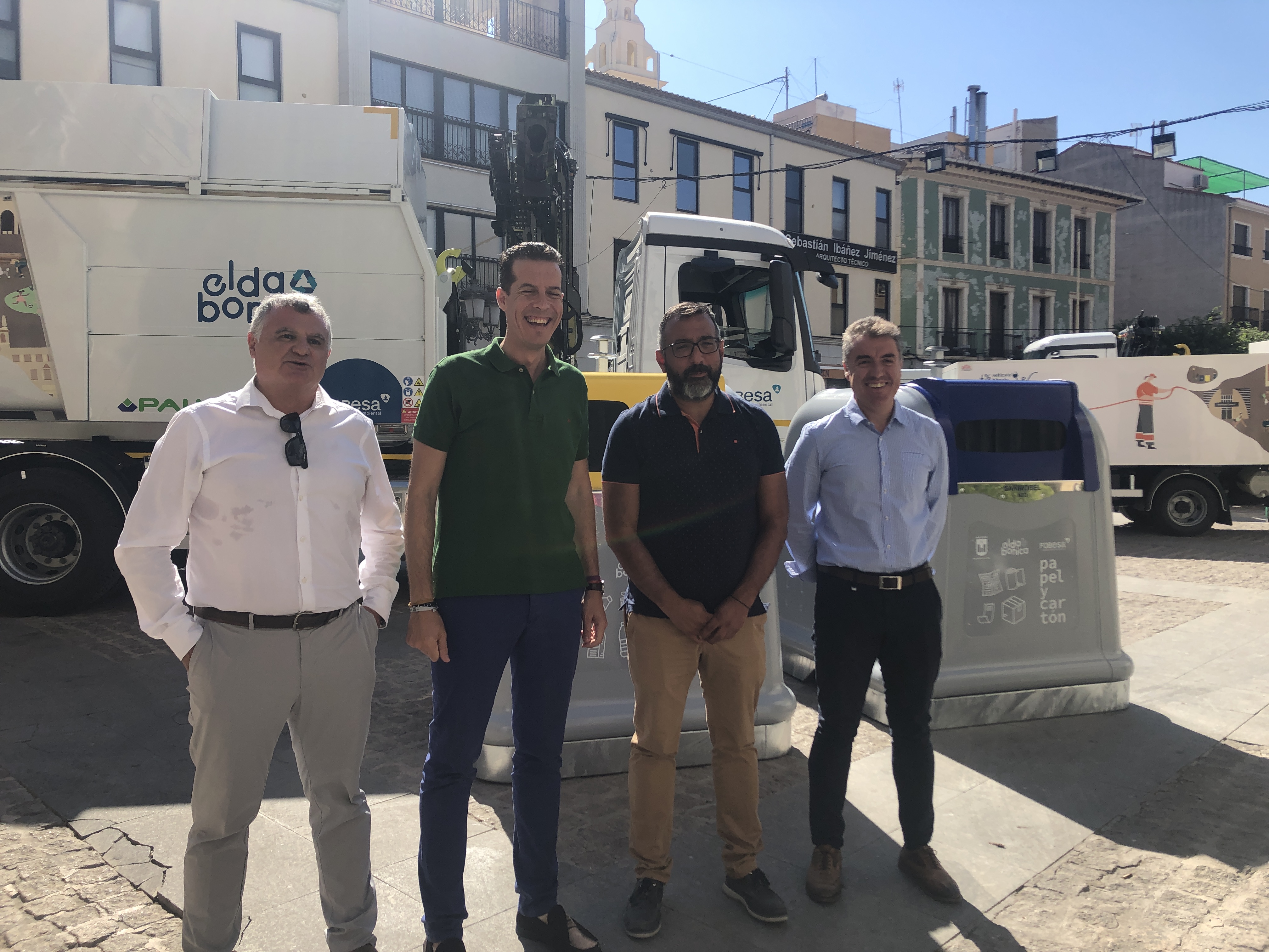El Ayuntamiento de Elda y FOBESA refuerzan la recogida selectiva de residuos con tres camiones nuevos y un aumento del número de contenedores