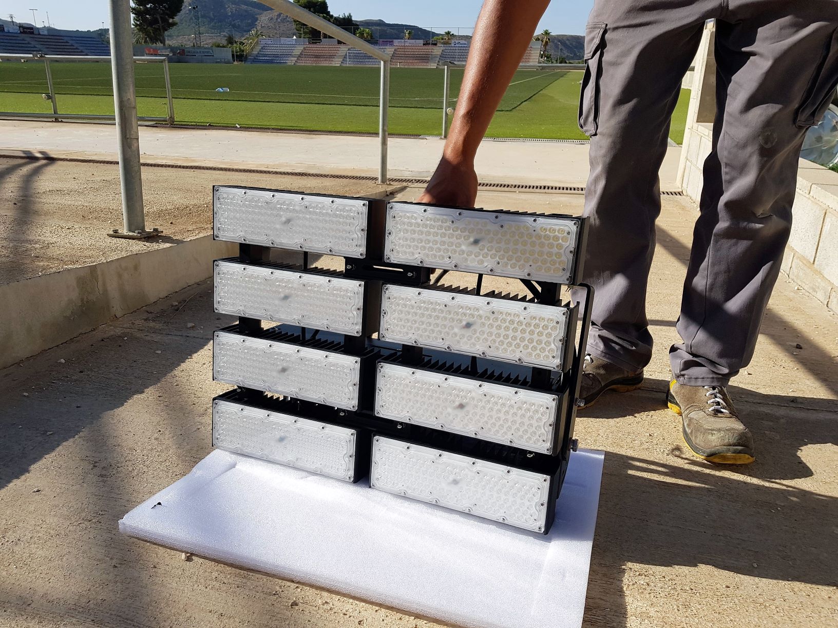 El Ayuntamiento de Elda renueva la iluminación del Nuevo Pepico Amat con 48 focos LED