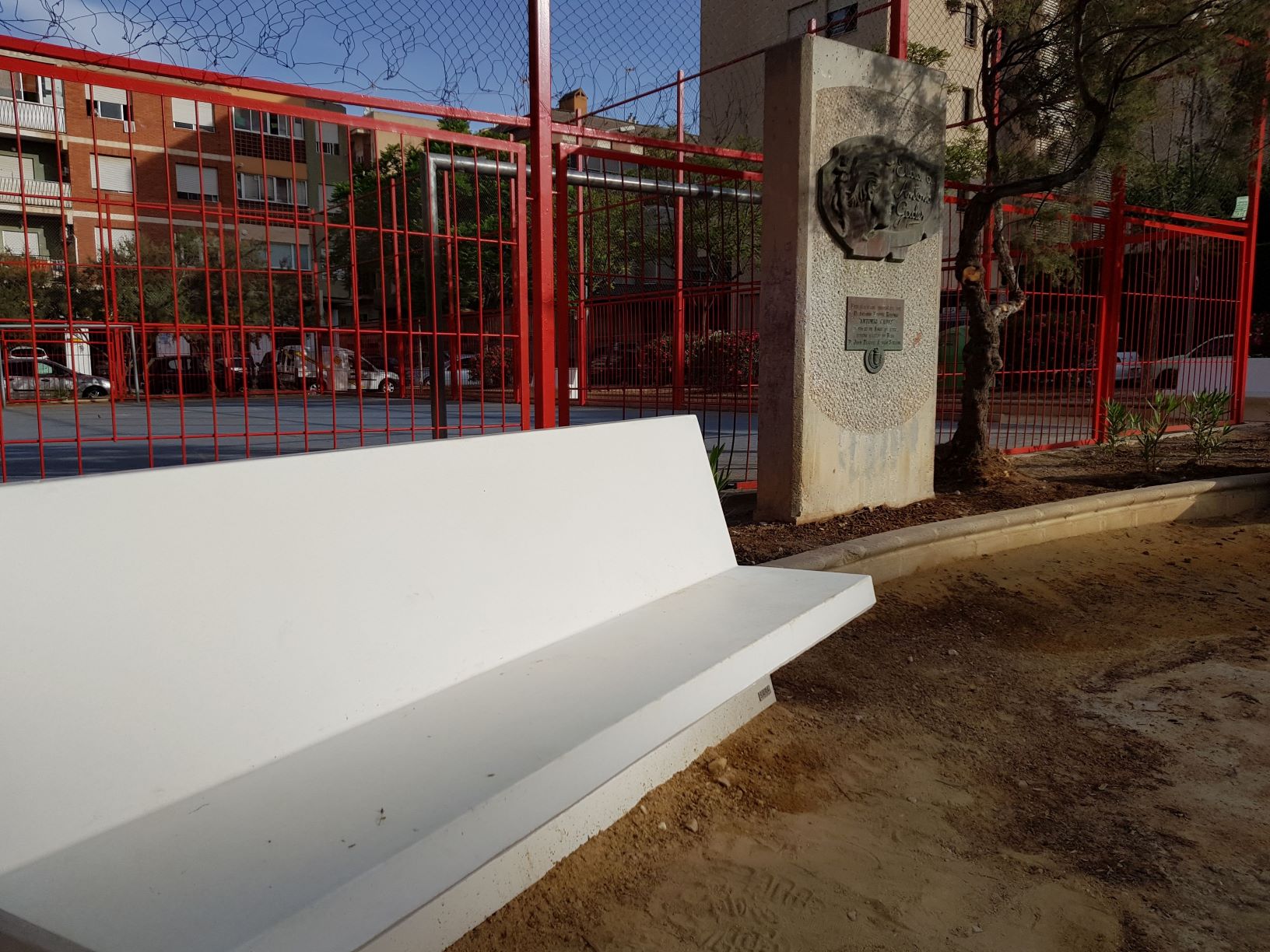 La  Concejalía de Servicios Públicos finaliza la renovación completa del Parque Antonio Gades