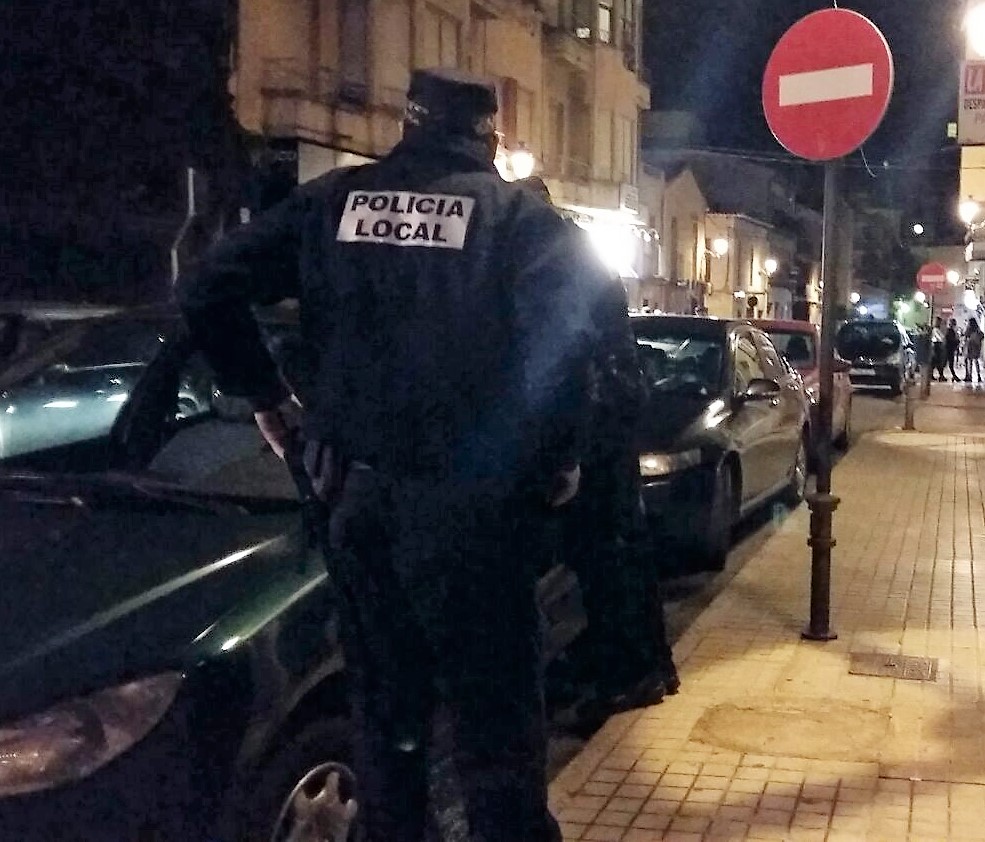 La Policía Local de Elda detiene a un joven de 21 años sobre el que pesaba una orden de detención por riesgo extremo de violencia de género