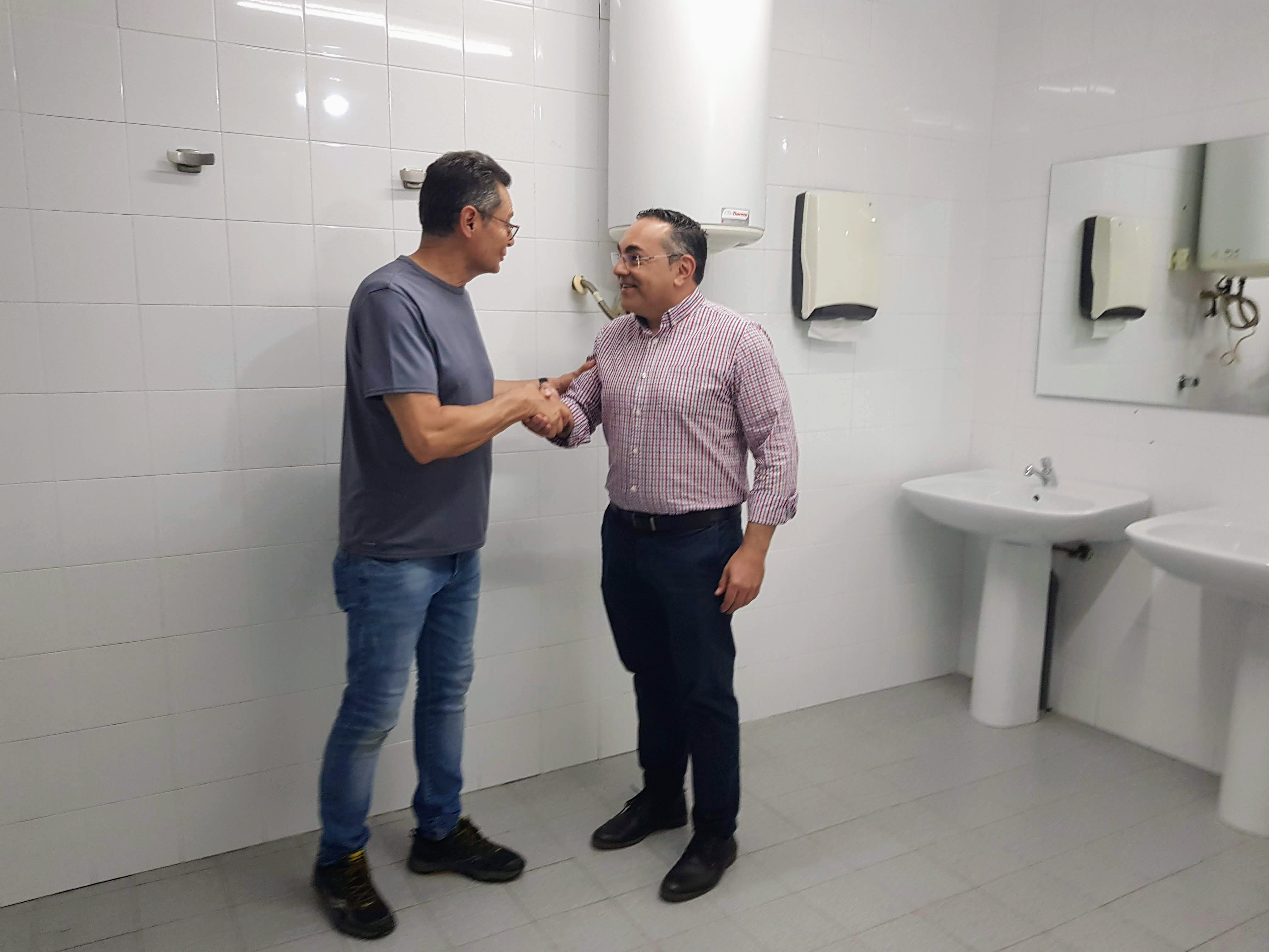 El Ayuntamiento moderniza los aseos públicos y los vestuarios del Mercado de San Francisco