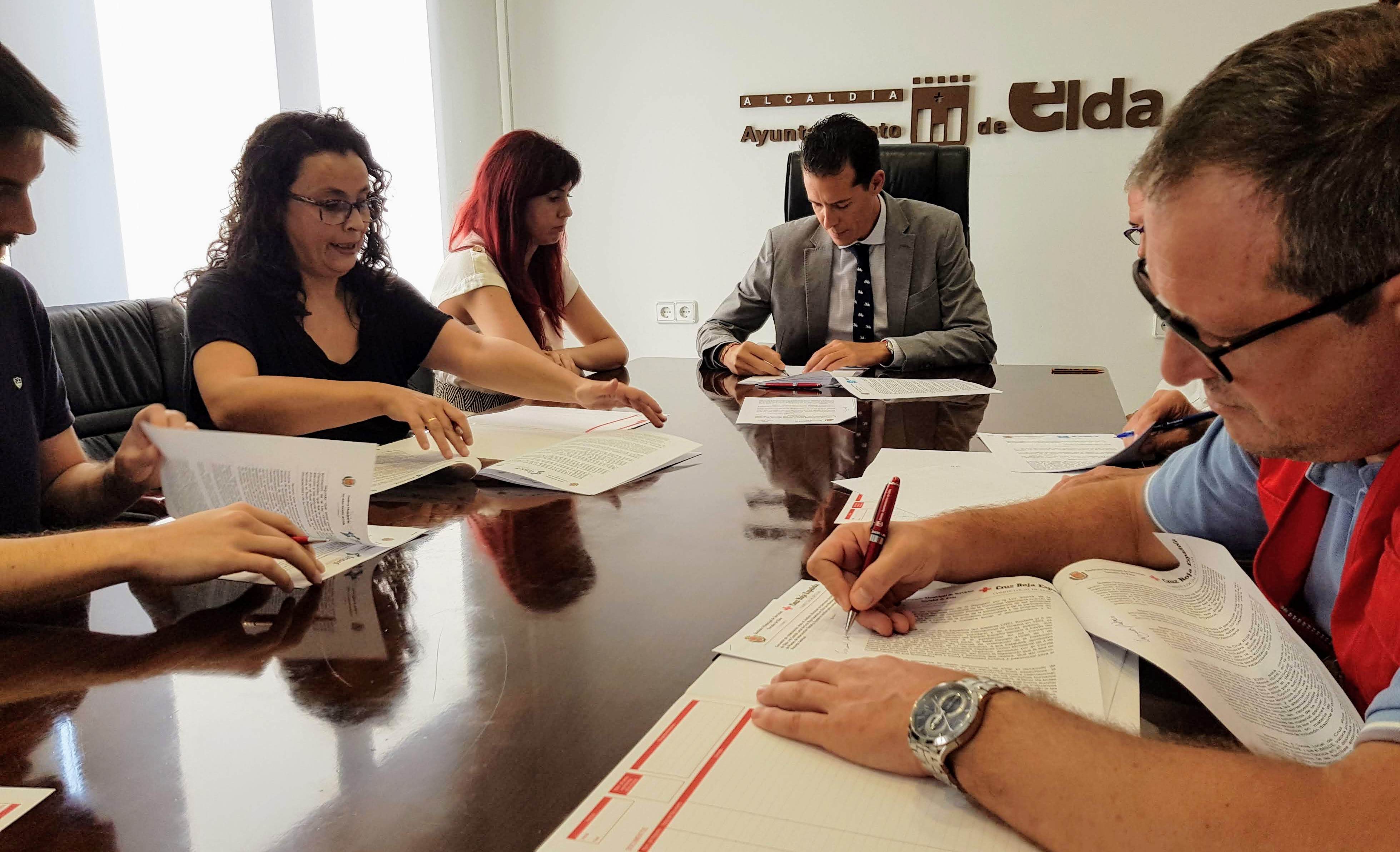 El Ayuntamiento de Elda firma los convenios de colaboración con las entidades sociales con un incremento del 8%
