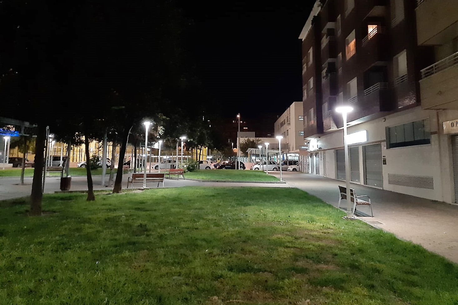 El Ayuntamiento renueva la iluminación del parque Hidalgo Caballero con la instalación de farolas LED más eficientes