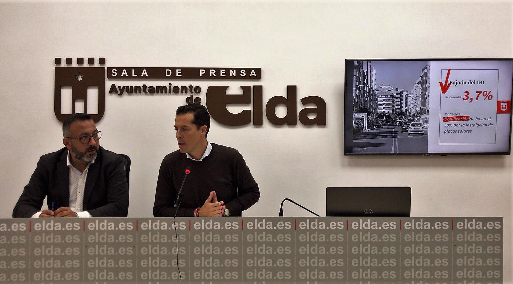 El Ayuntamiento de Elda rebaja un 3,7% el tipo impositivo del IBI y bonificará la instalación de placas solares