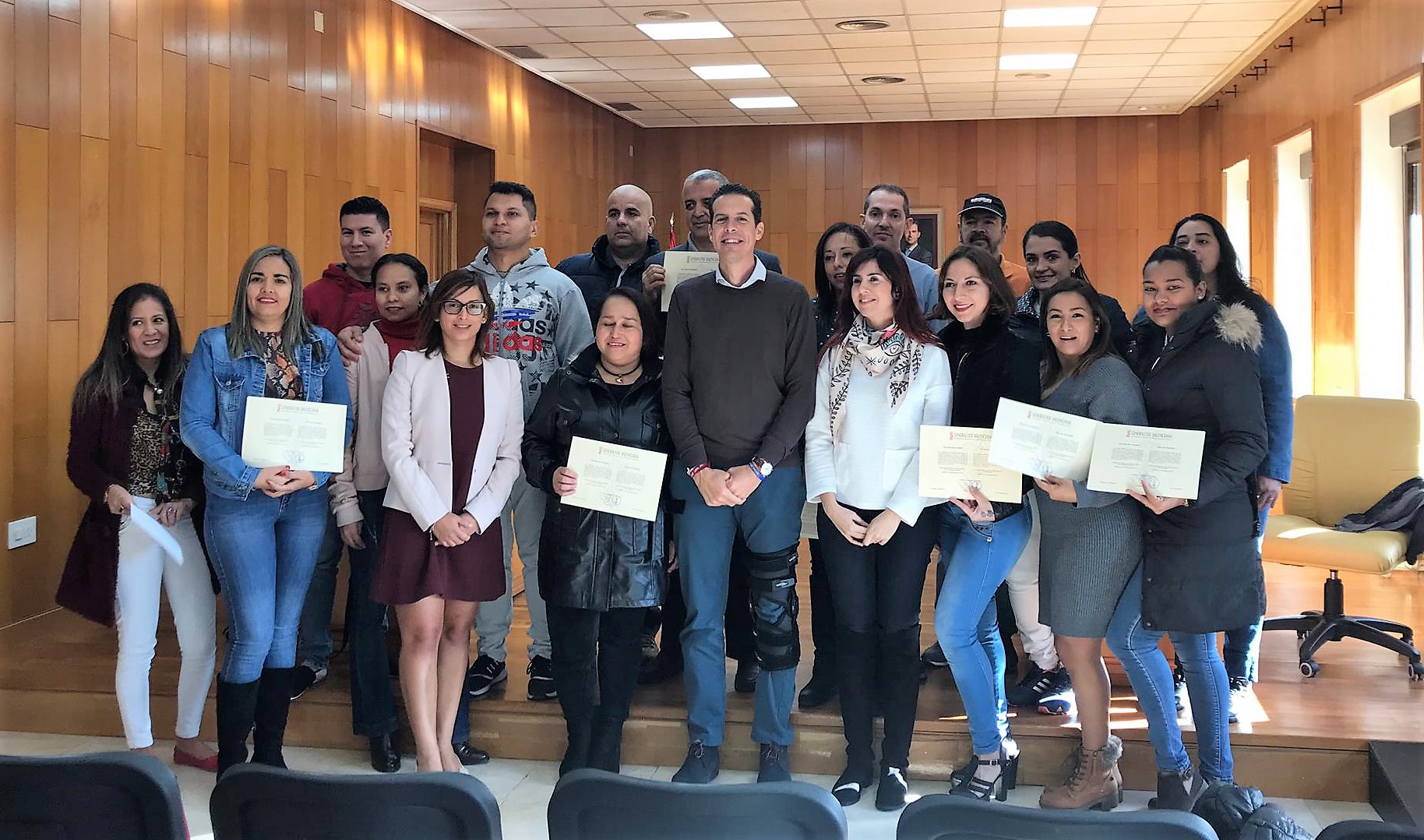 El Ayuntamiento de Elda entrega los certificados de la VIII Edición de la Escuela de Acogida