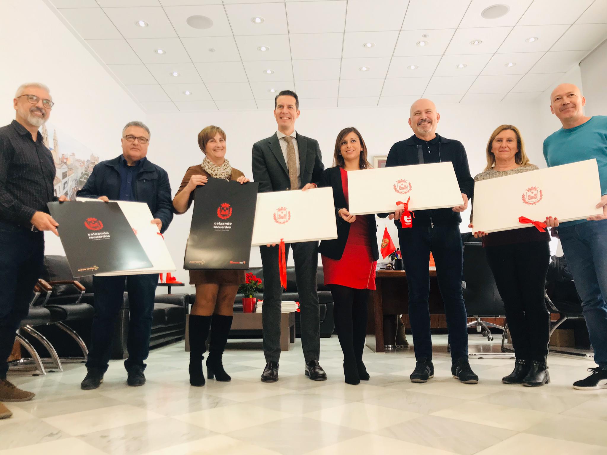 El Ayuntamiento de Elda envía el calendario 2020 de Asprodis a personalidades de toda España para poner en valor la industria eldense