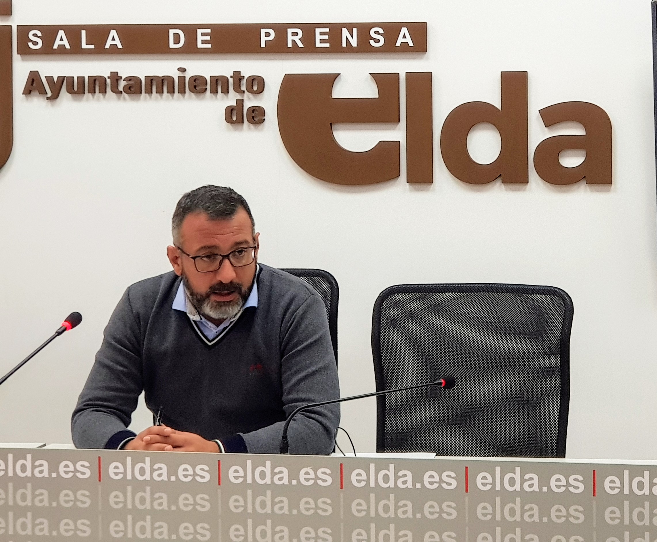 El Ayuntamiento de Elda destina cerca de 30.000 euros para el asfaltado de las calles Juan de la Cierva, Cervantes y Torres Quevedo