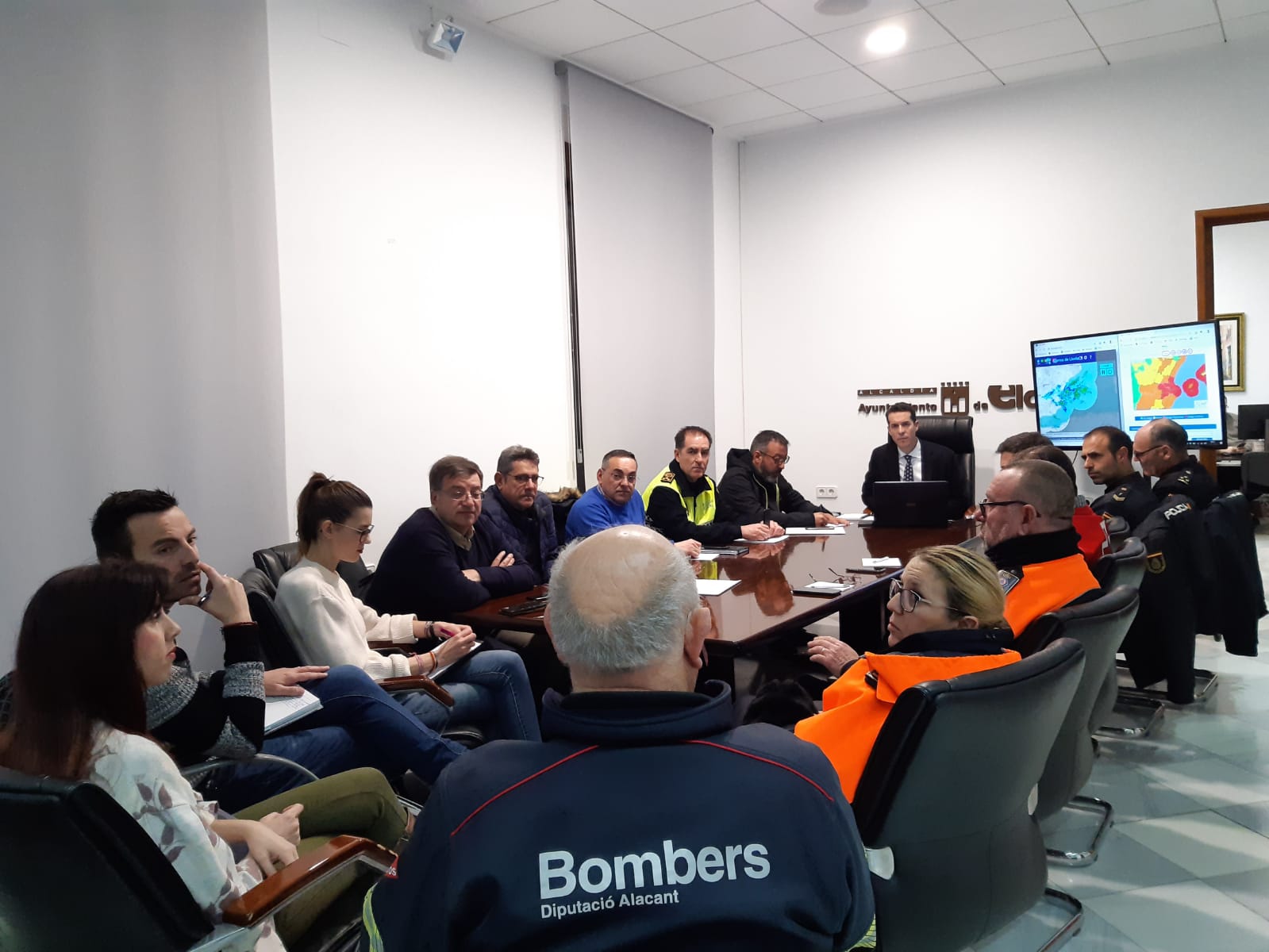 El Ayuntamiento de Elda suspende las clases para mañana lunes al decretarse el nivel rojo de aviso por nevadas y naranja por viento y lluvias
