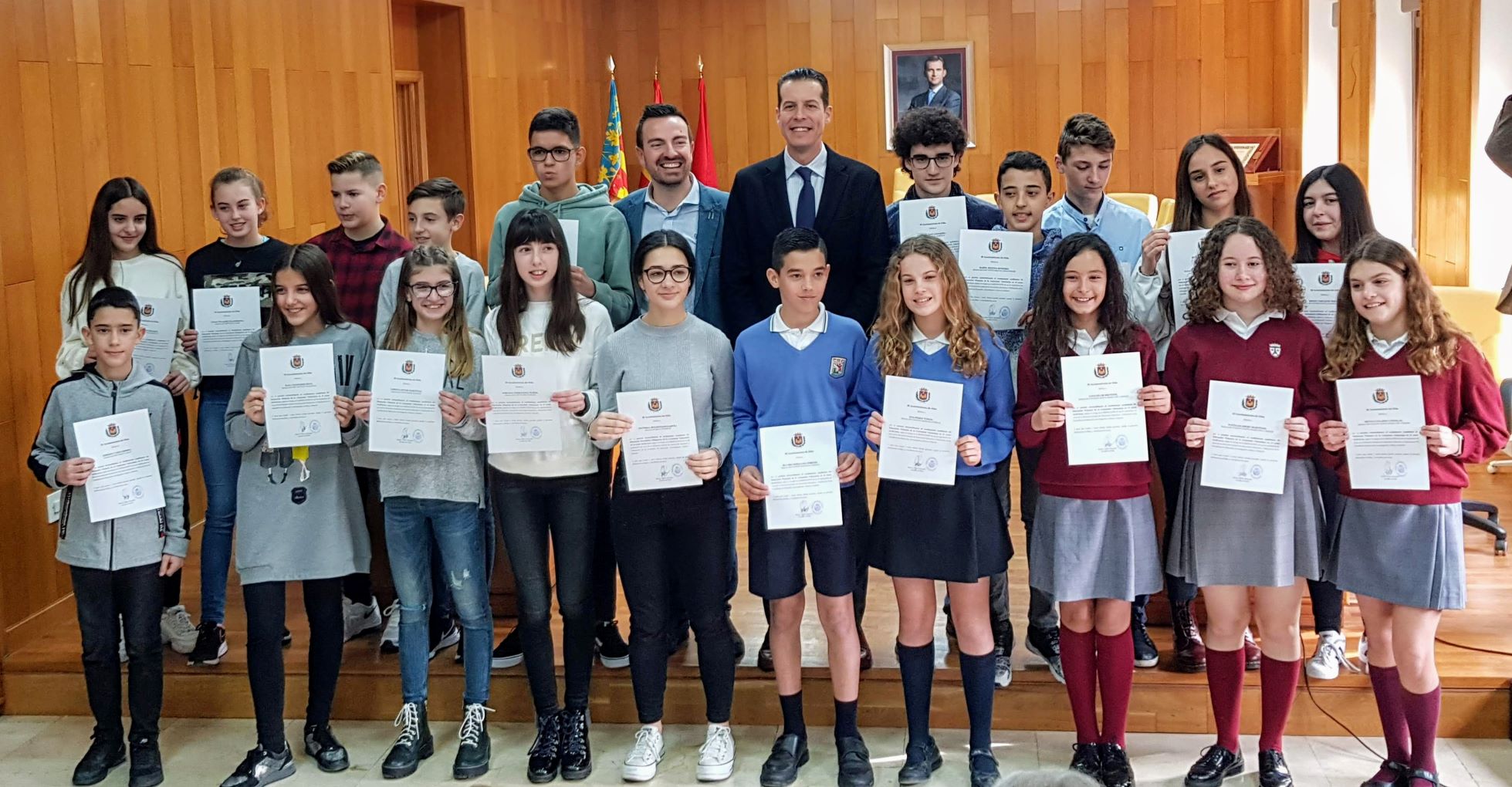 El alcalde felicita a 21 alumnos y alumnas distinguidos con los Premios Extraordinarios de Educación
