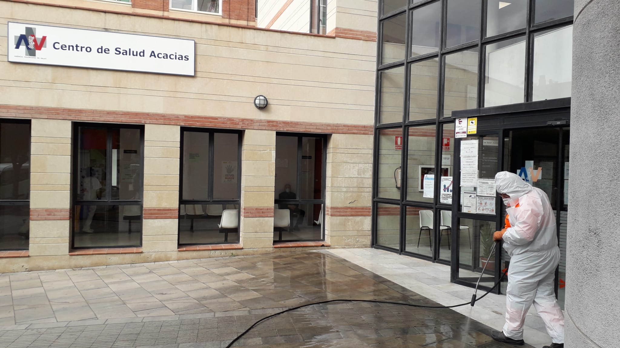 Servicios Públicos refuerza la desinfección de las instalaciones municipales que siguen abiertas al público y a empleados públicos