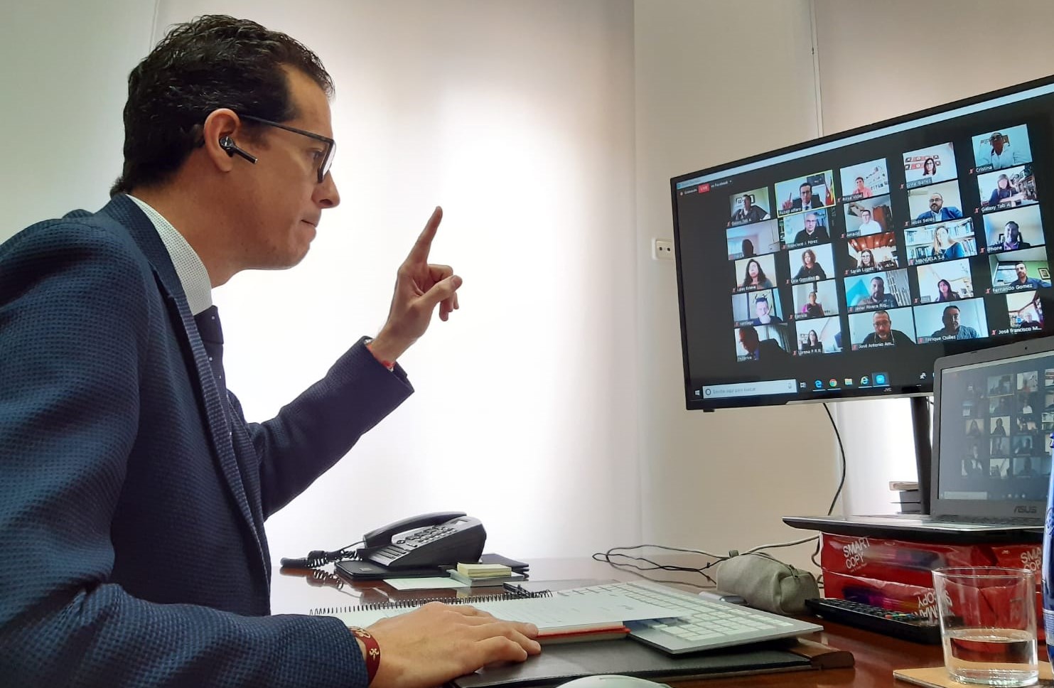 El Pleno aprueba con el apoyo de todos los grupos la suspensión de la tasa de terrazas y el inicio de los trámites para implantar una superficie comercial en la Avenida de Ronda