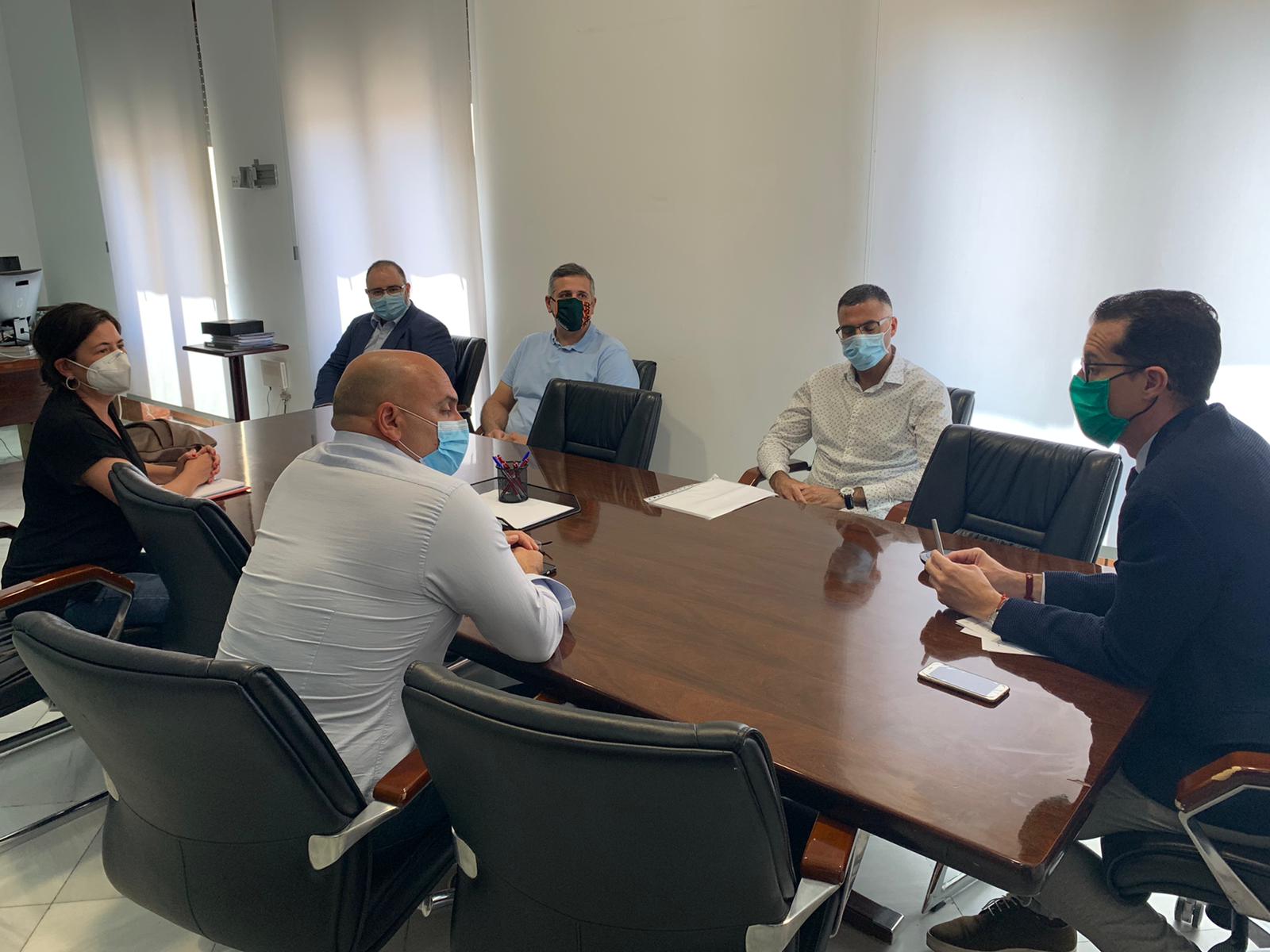 El alcalde de Elda respalda al personal de la contrata de mantenimiento del Hospital de Elda