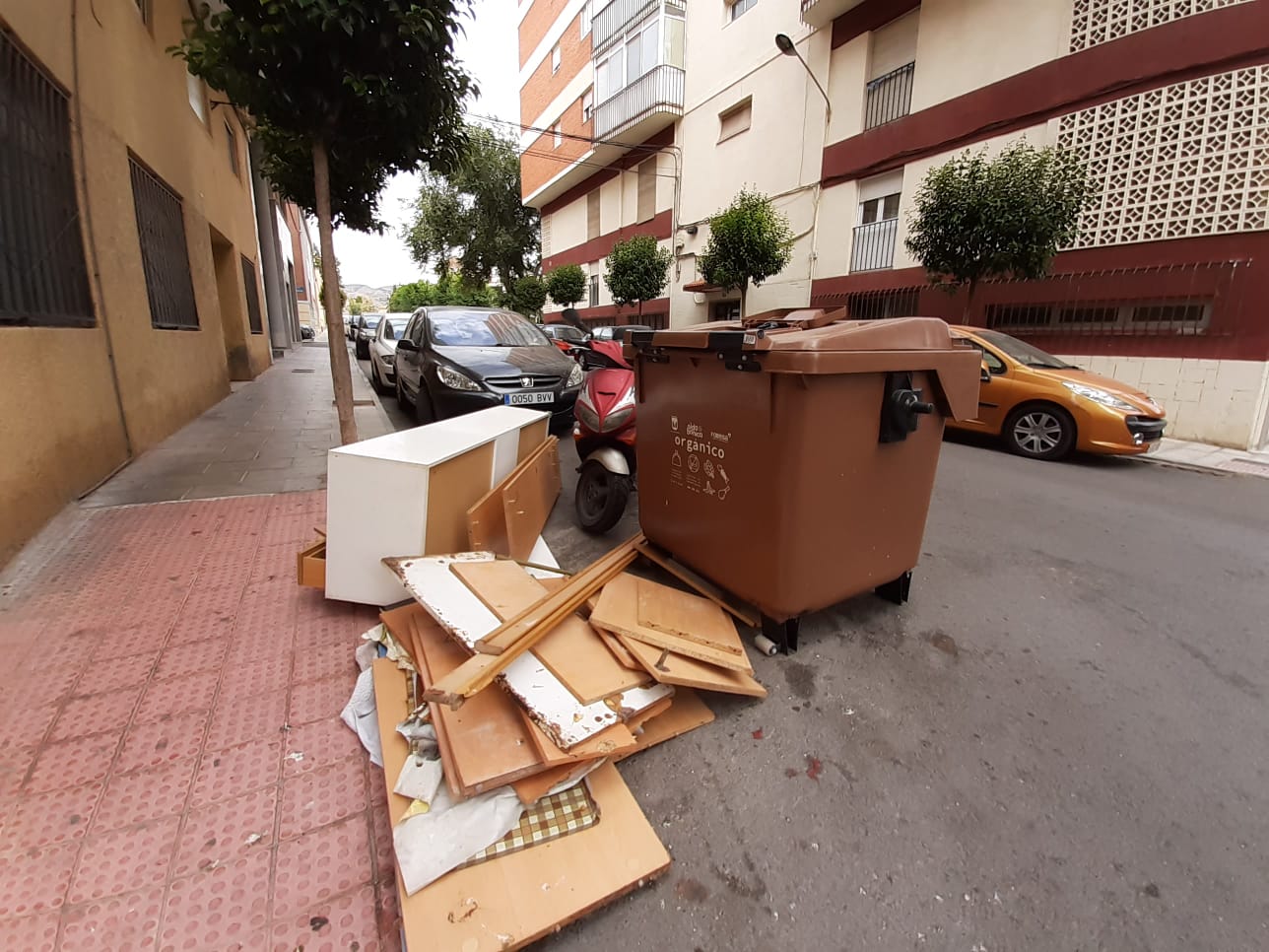 Elda retira más de 320 colchones de la vía pública en el último mes, un 20 por ciento más que en el mismo periodo del pasado año