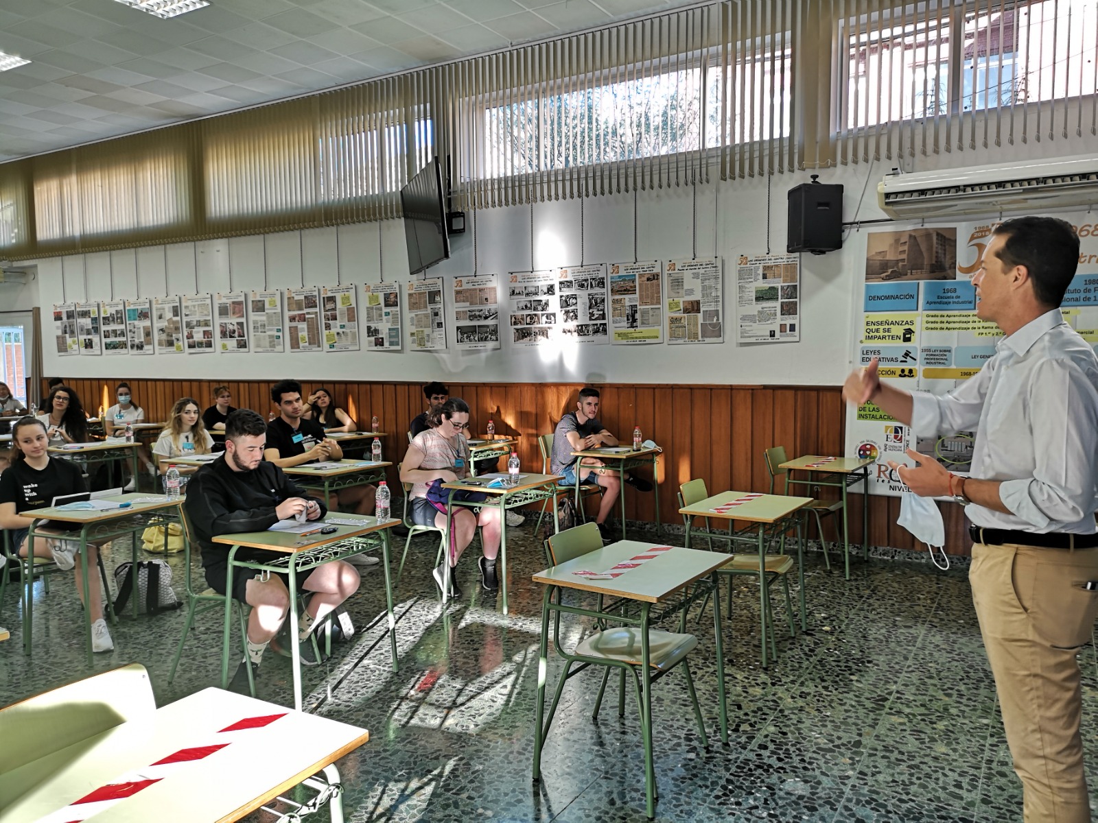 Más de 300 estudiantes de Elda han iniciado hoy las Pruebas de Acceso a la Universidad en cinco centros educativos de la ciudad