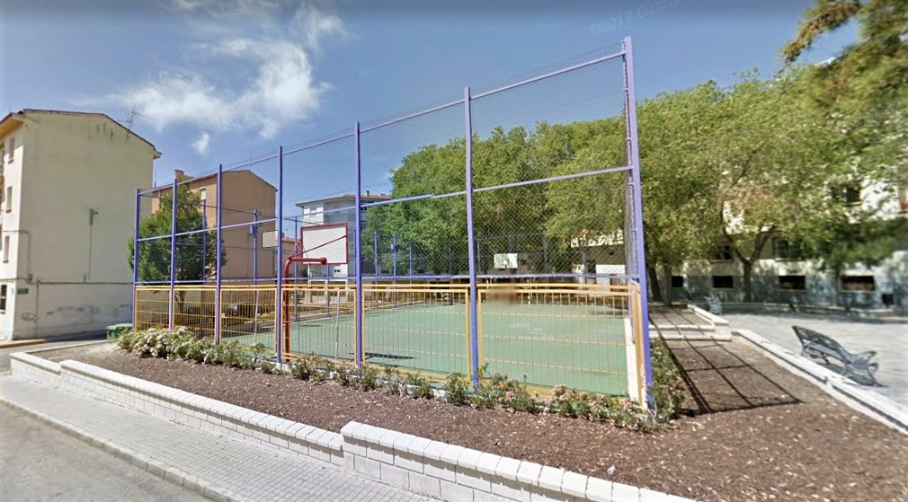 El Ayuntamiento de Elda invierte más de 18.000 euros en la remodelación de la pista multideportiva de la calle Plutón