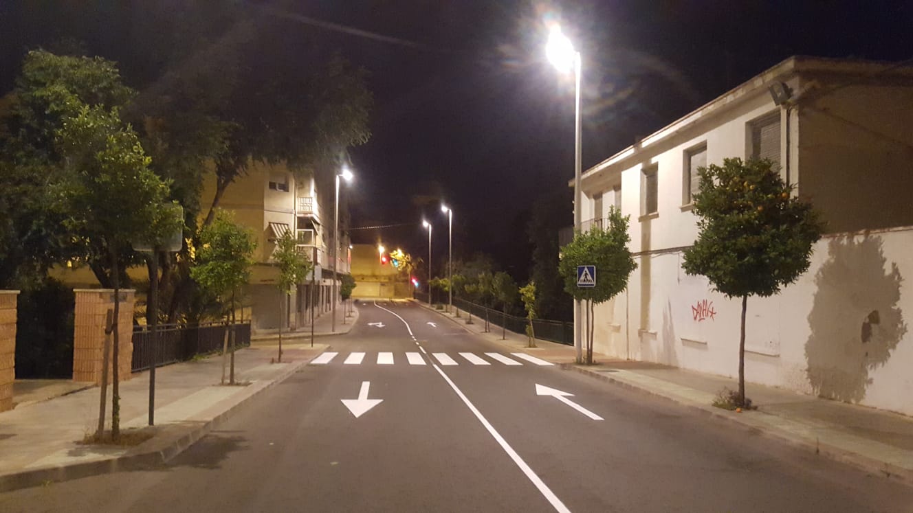 La Concejalía de Seguridad Ciudadana y Transporte retoma los trabajos de repintado de la ciudad en Avda. de Sax y Huerta Nueva