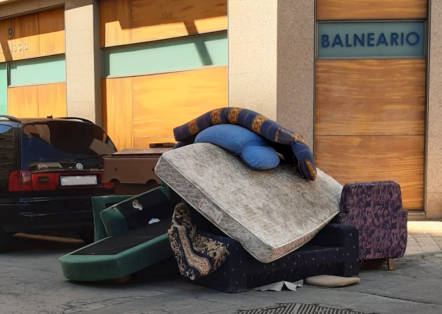 El Ayuntamiento de Elda y Fobesa retiran más de 60 toneladas de enseres de la vía pública durante el mes de agosto