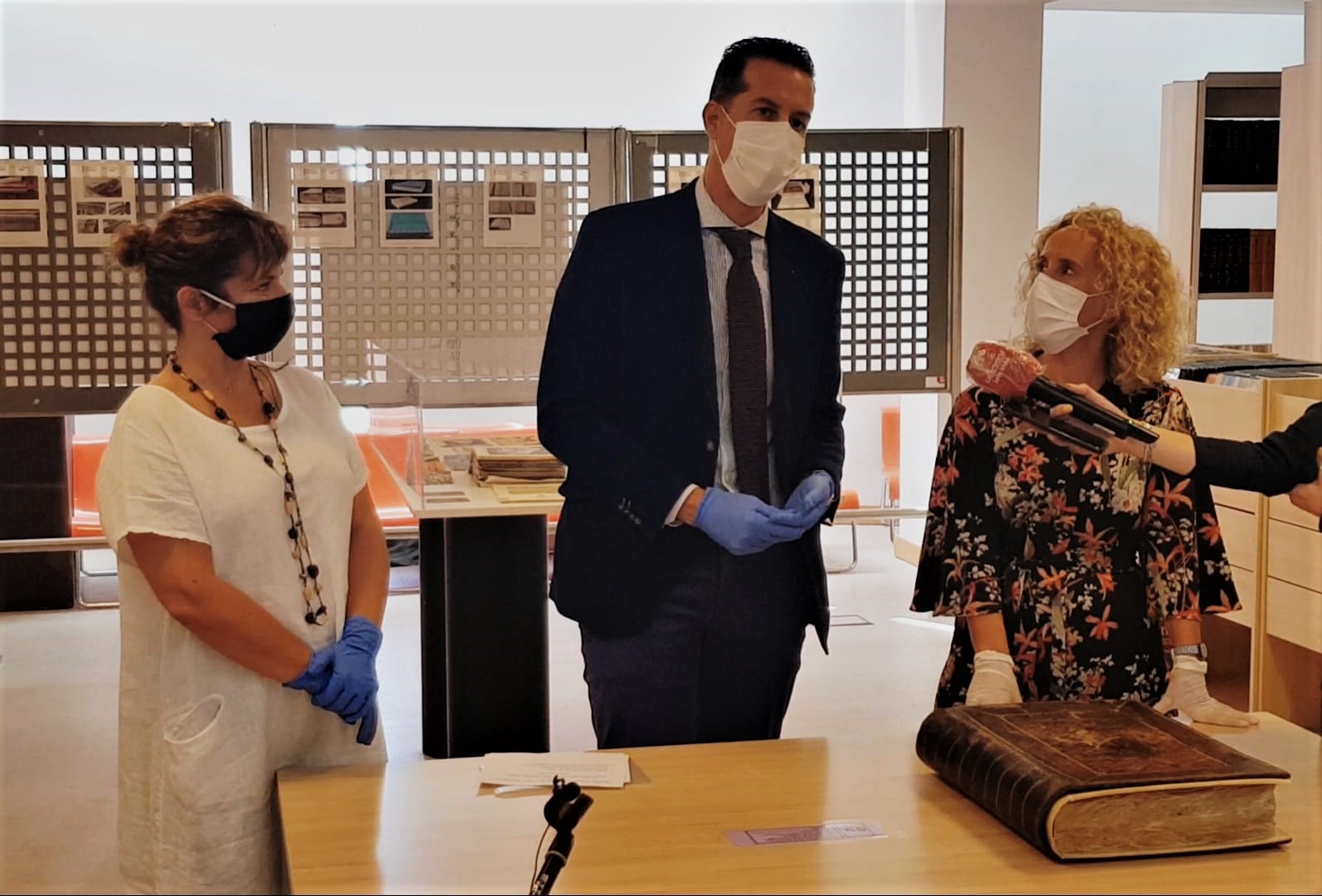 El ‘Libro de Giradora’ de Elda del año 1832 recupera su esplendor después de una minuciosa restauración