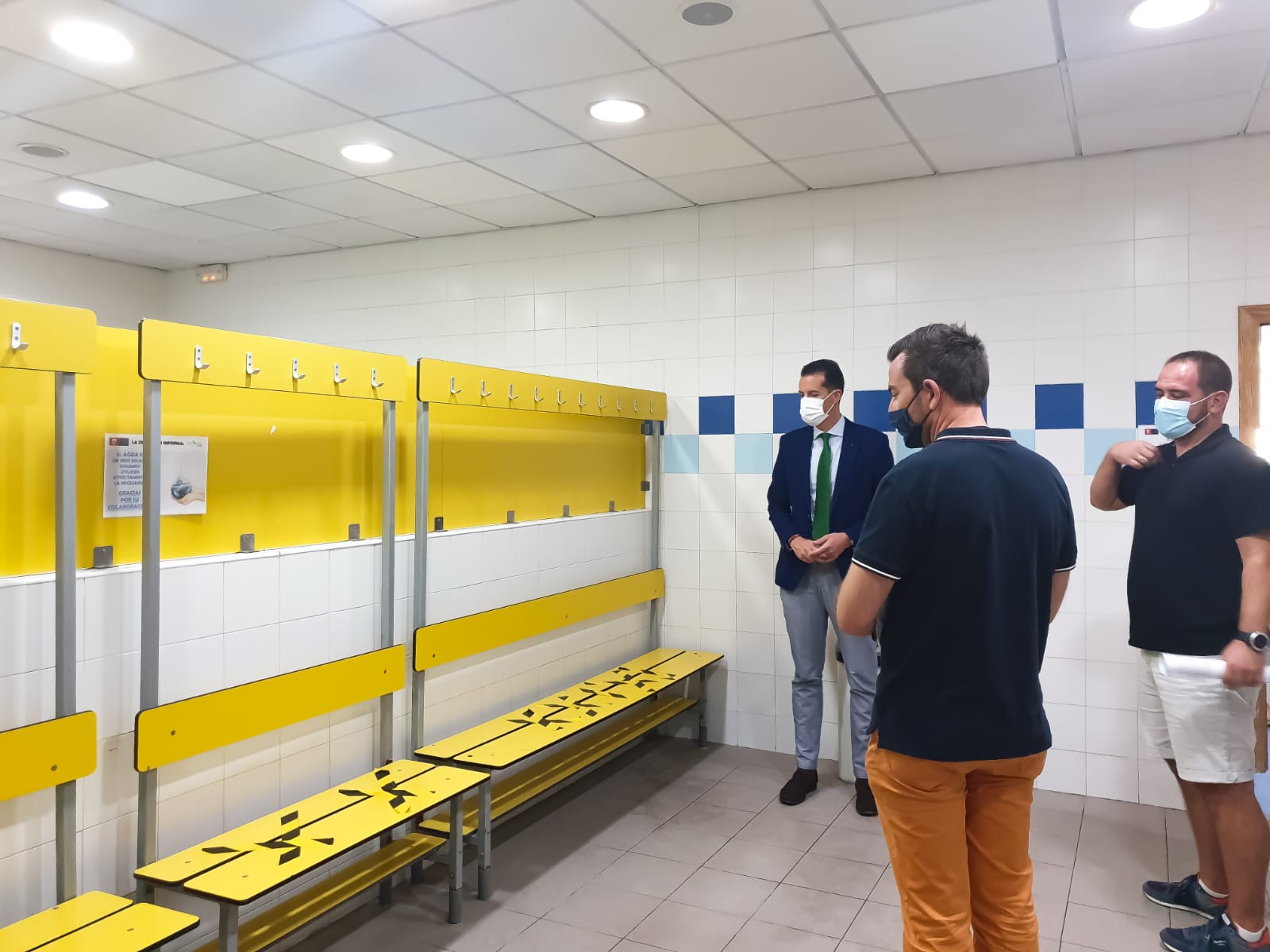 La Concejalía de Deportes ha reabierto hoy la Piscina Municipal Cubierta Nacho Gil con cita previa y aforo limitado