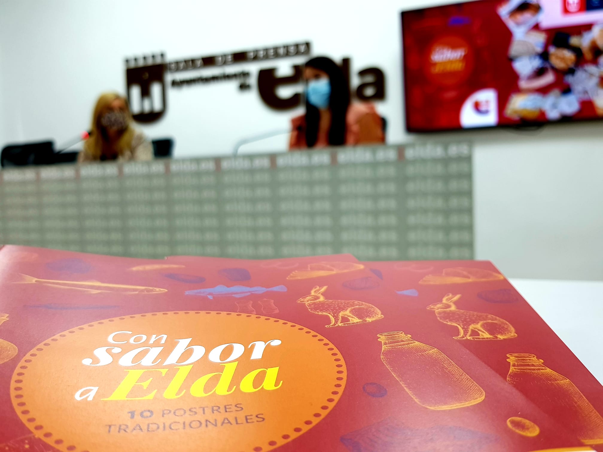 La Concejalía de Turismo presenta un nuevo libro de recetas con una selección de diez postres tradicionales