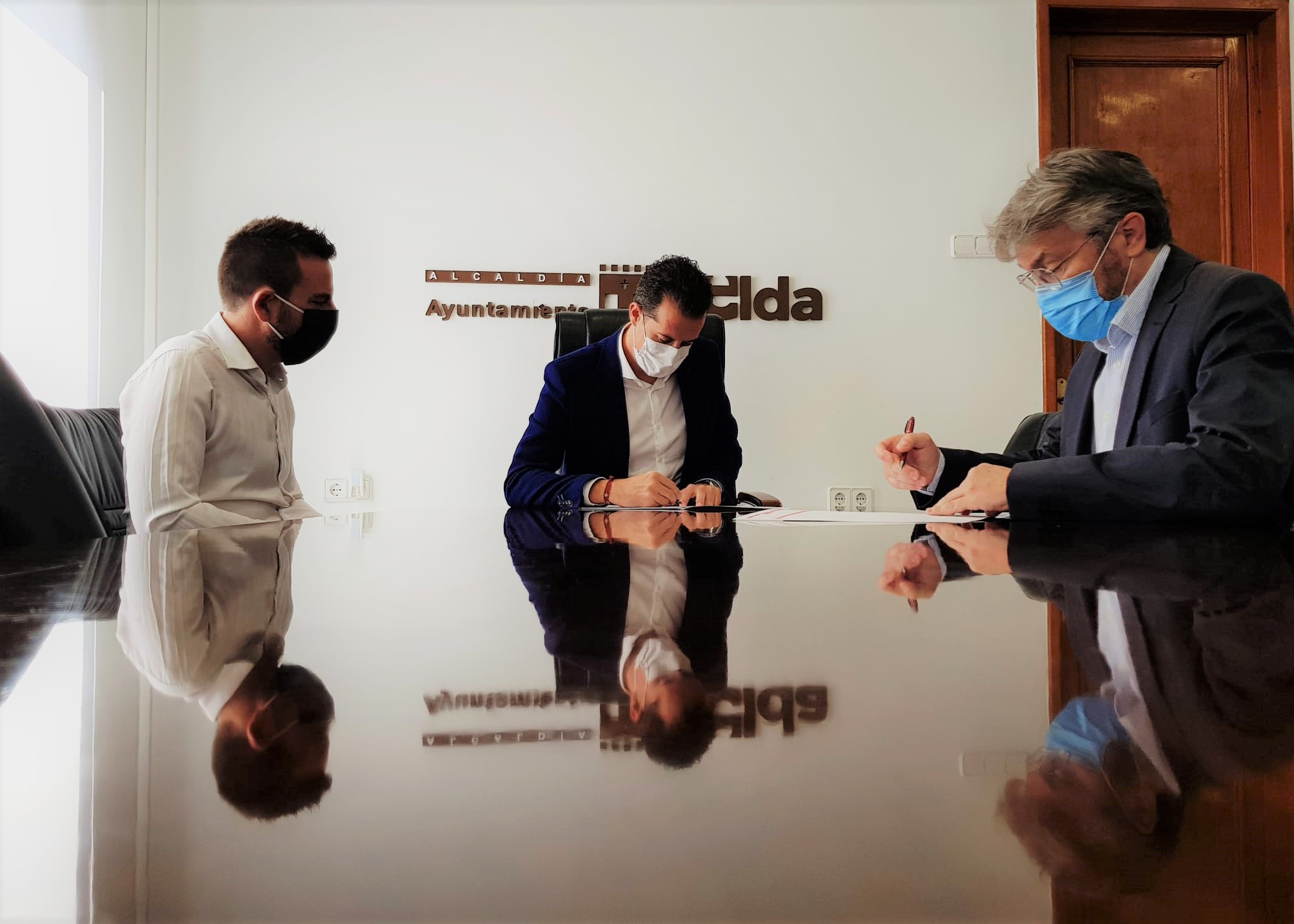 El Ayuntamiento de Elda firma la renovación del convenio de colaboración con el Centro Excursionista Eldense