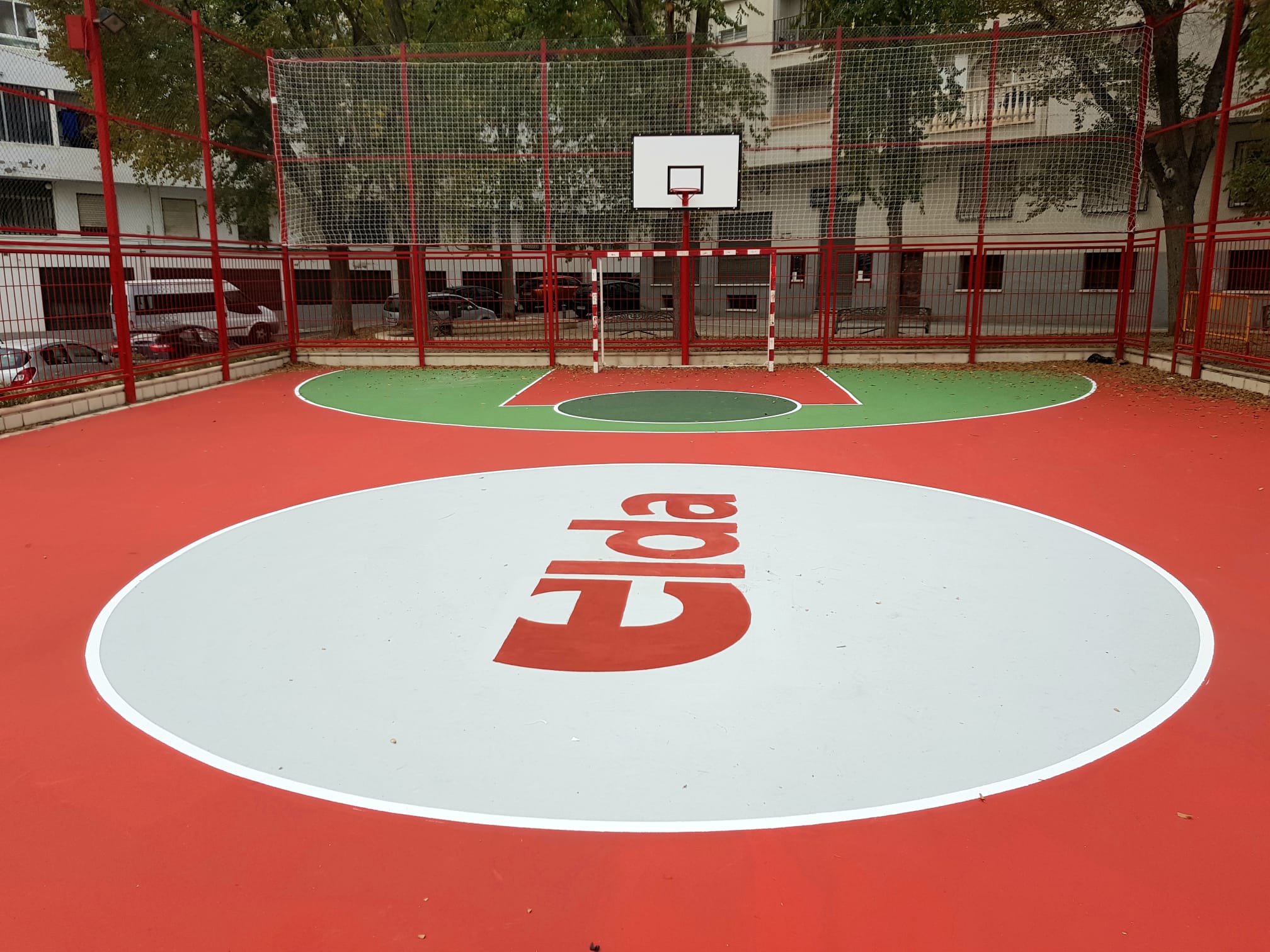 El Ayuntamiento de Elda concluye la remodelación de la pista multideportiva de la calle Plutón con una inversión de 18.140 euros