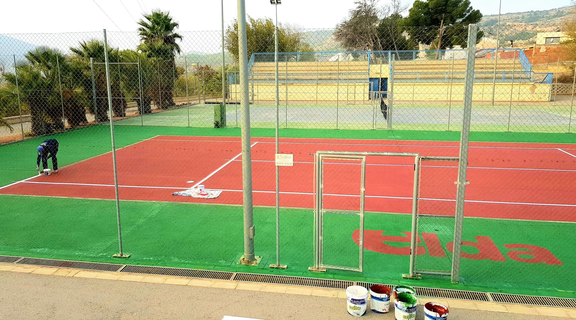 La Concejalía de Deportes remodela las pistas de tenis del Complejo Deportivo de San Crispín